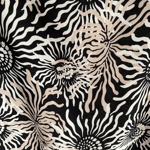 Loft Black and Cream Semi Sheer Floral Roll Tab Sleeve Career Ladies Blouse, M - Picture 5 of 8